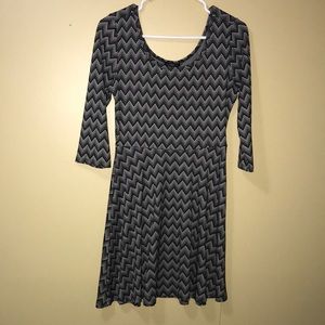 Mid-short quarter sleeve dress